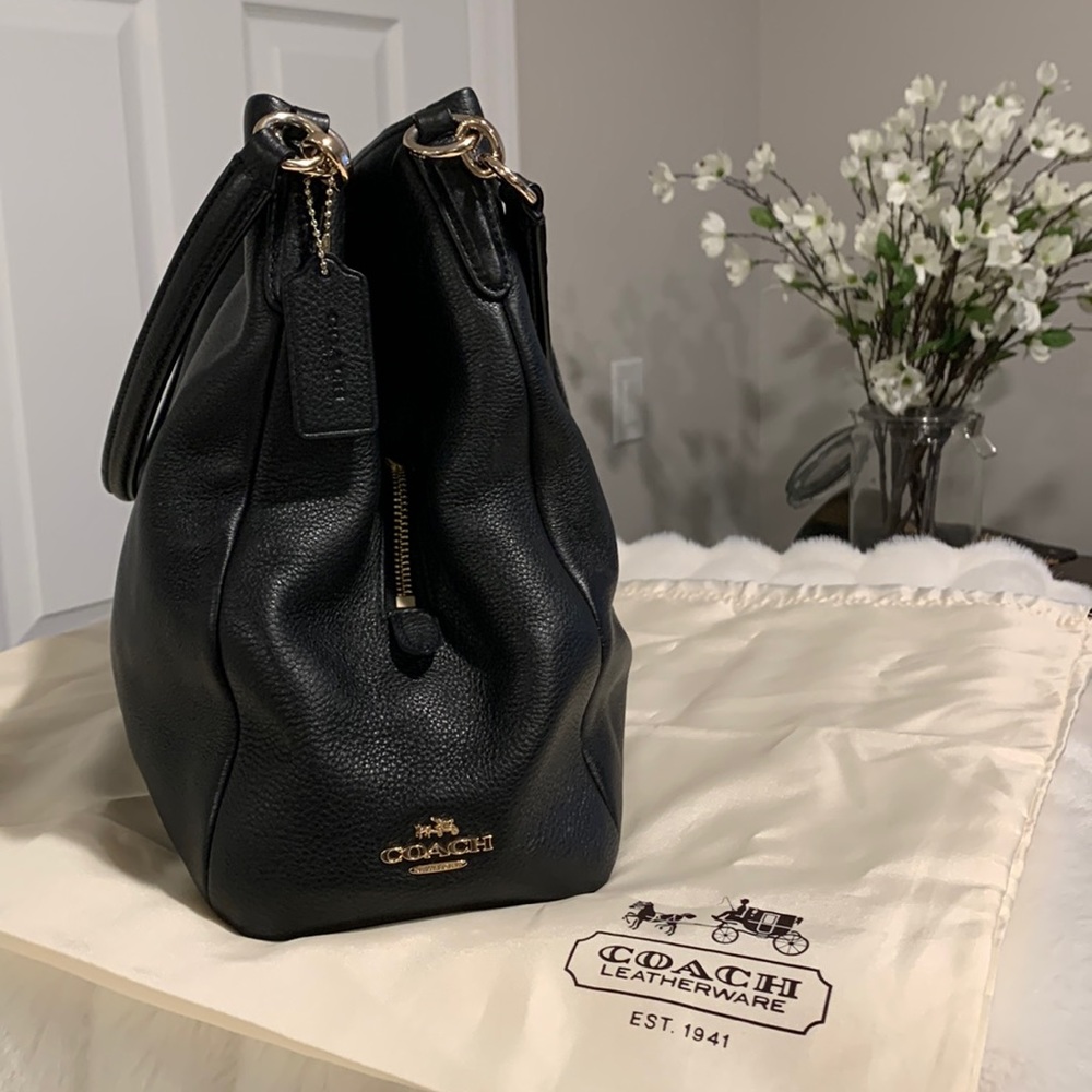 Coach Black Leather Shoulder Handbag Medium